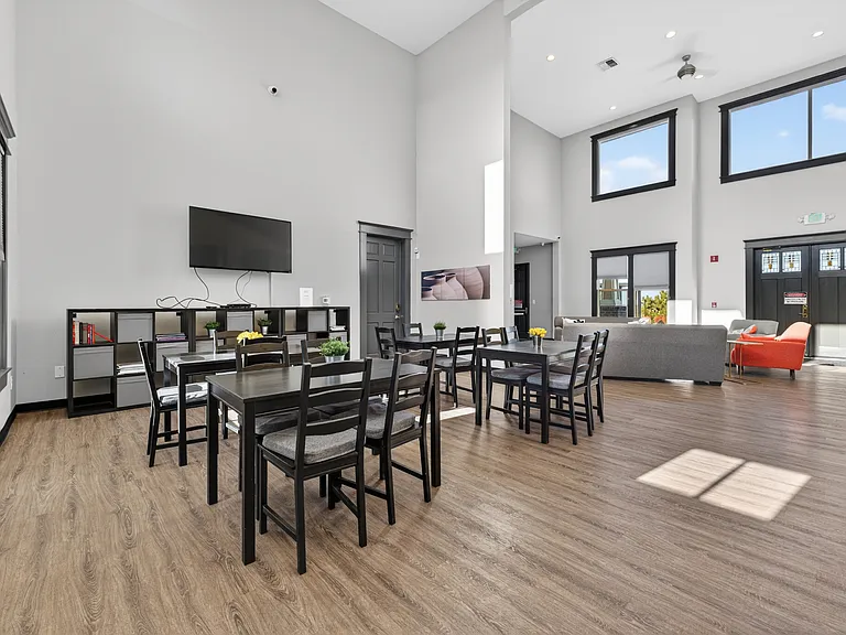 2080 Shamrock Dr — Photo 30