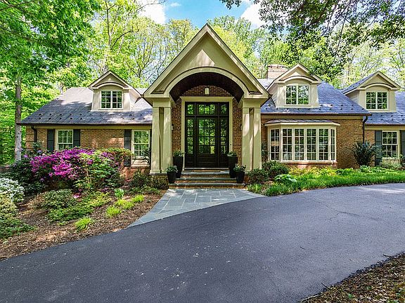 3rd image of 913 Lynton Pl