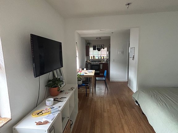 2nd image of 1010 Pennsylvania Ave APT 17