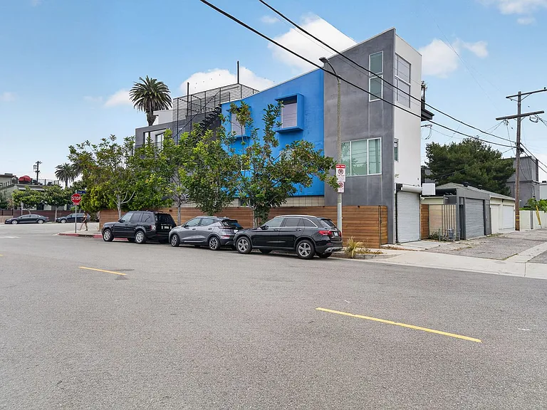 404 Grand Blvd — Photo 34