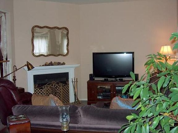2nd image of 402 Knoll Way #O402