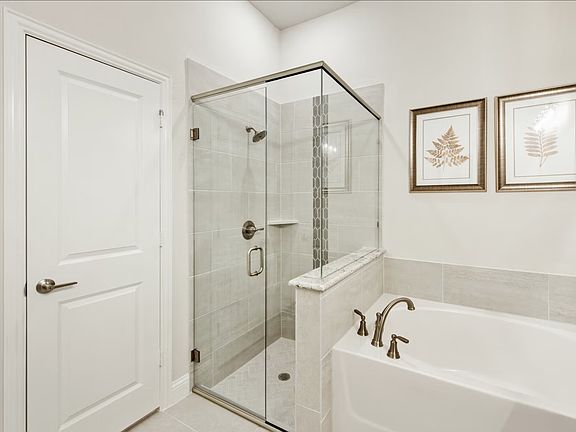 4th image of 531 Windcrest Dr