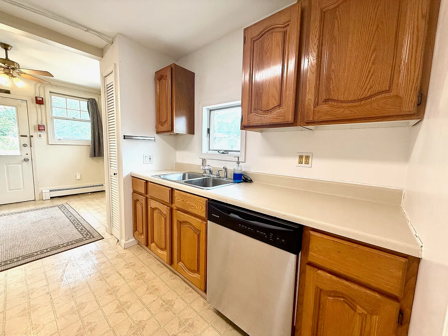 1 bed, 680 sqft, $1,600 — Photo 4
