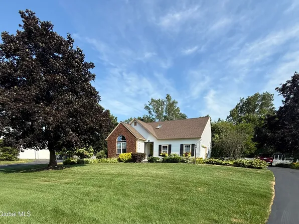 4 Sierra Trace, Ballston Lake, NY 12019