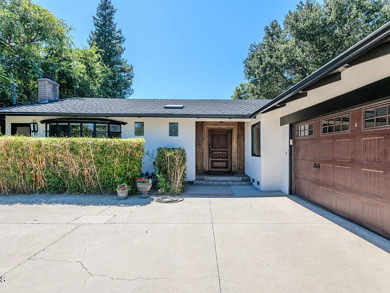 4819 Oakwood Ave — Photo 2