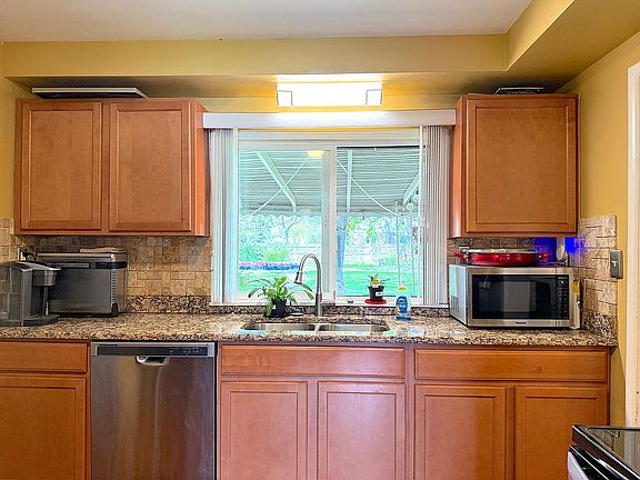 3rd image of 22985 Iroquois Dr