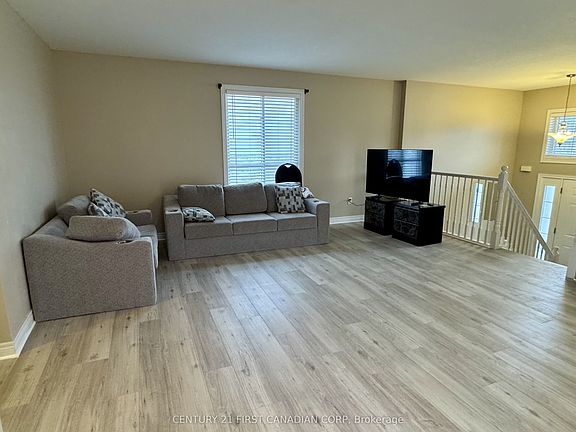 4th image of 994 Marigold St