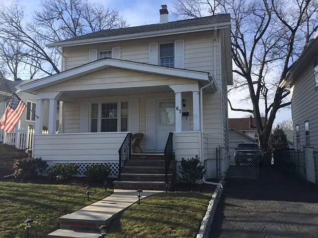 61 Forest St photo 1
