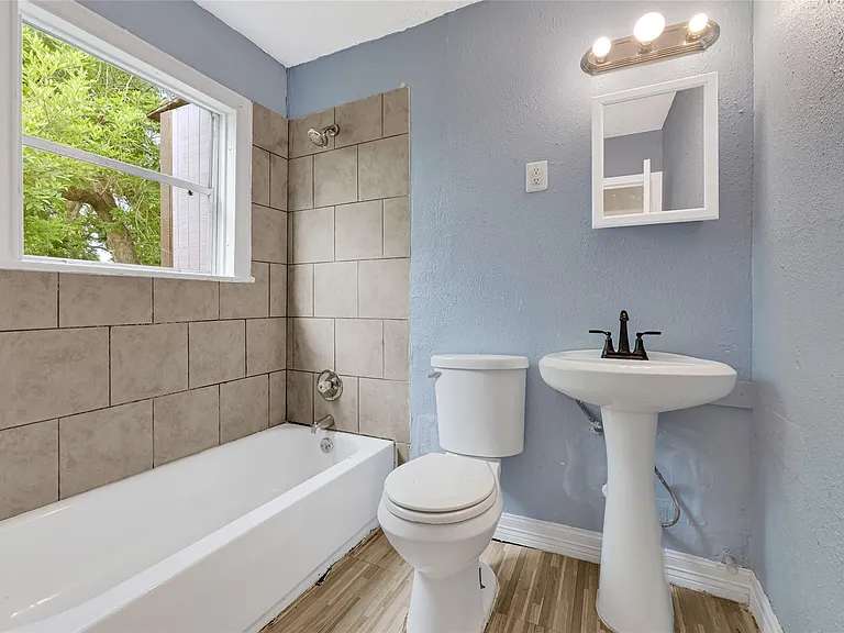 7526 Bywood St — Photo 16