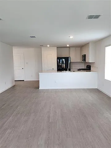 3 bed, 1474 sqft, $1,745 — Photo 3