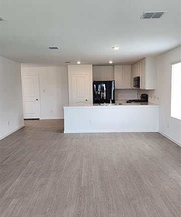 3rd image of 3710 Chambray Dr