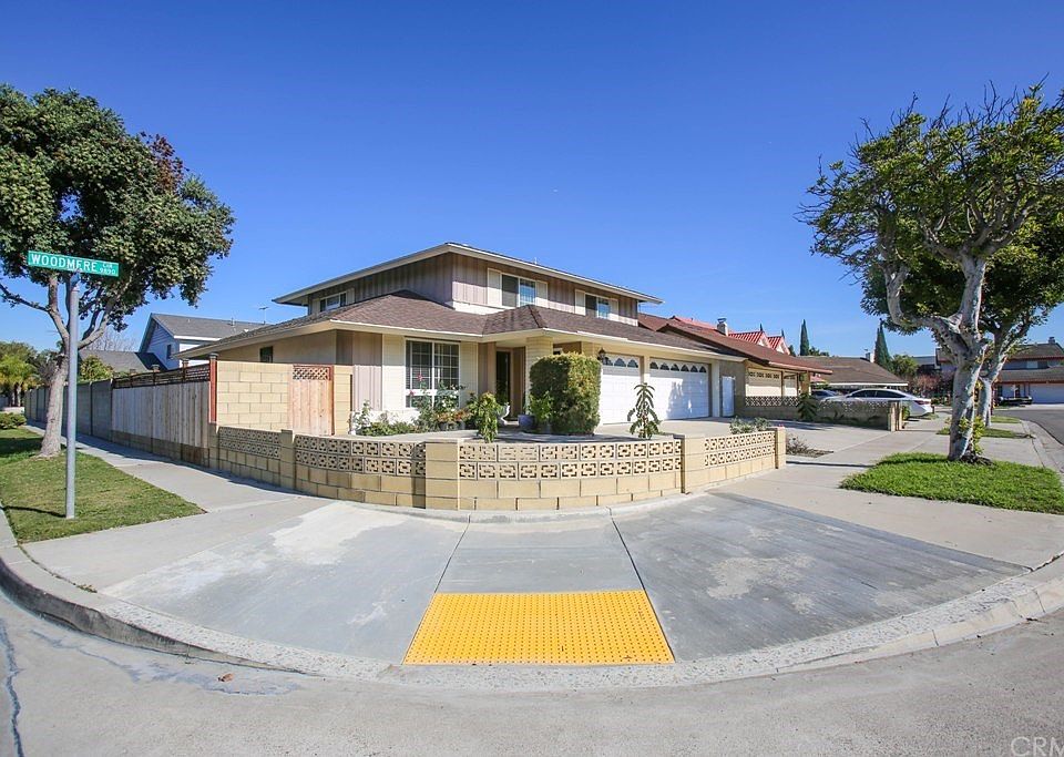 1st image of 9891 Woodmere Cir