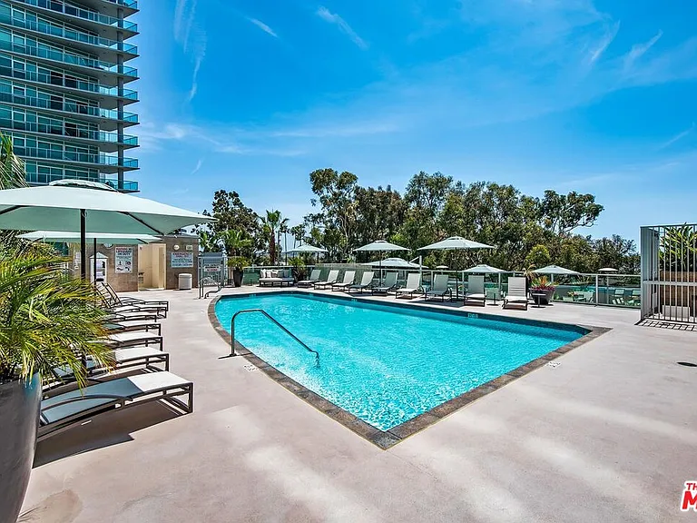 13650 Marina Pointe Dr #1706 — Photo 28