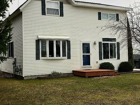 2nd image of 224 W Carpenter St