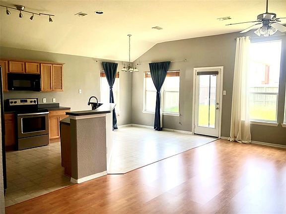 4th image of 7909 Emerald Oak Dr