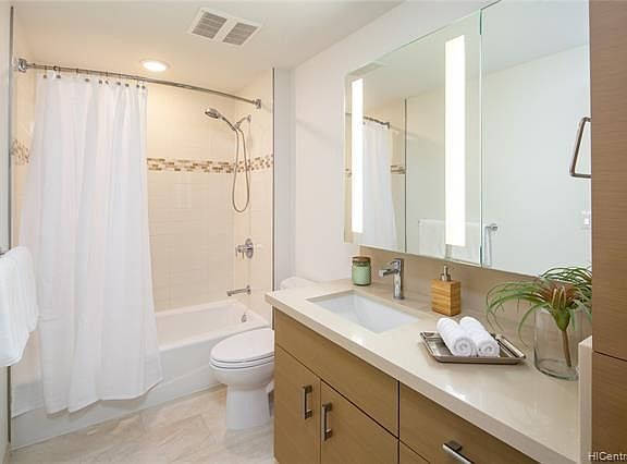 3rd image of 555 South St #1006