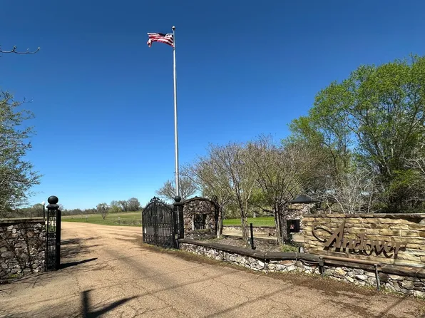 Hannahlea Pl, Flora, MS 39071