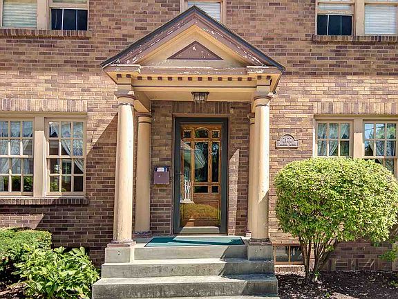 3rd image of 2122 Princeton Ave