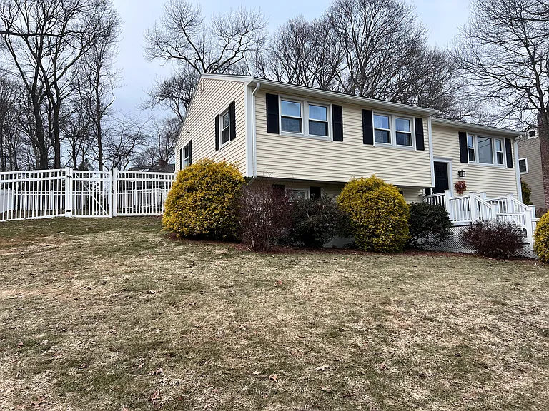 10 Juniper St — Photo 16