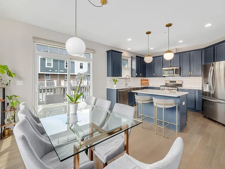 450 Bluff Ave — Photo 4