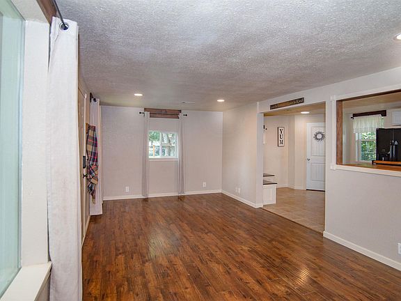 5th image of 8107 E Jackson Ave