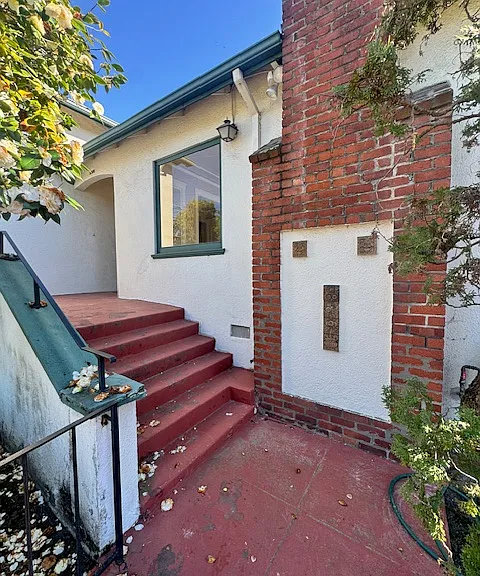 365 Edwards St — Photo 1
