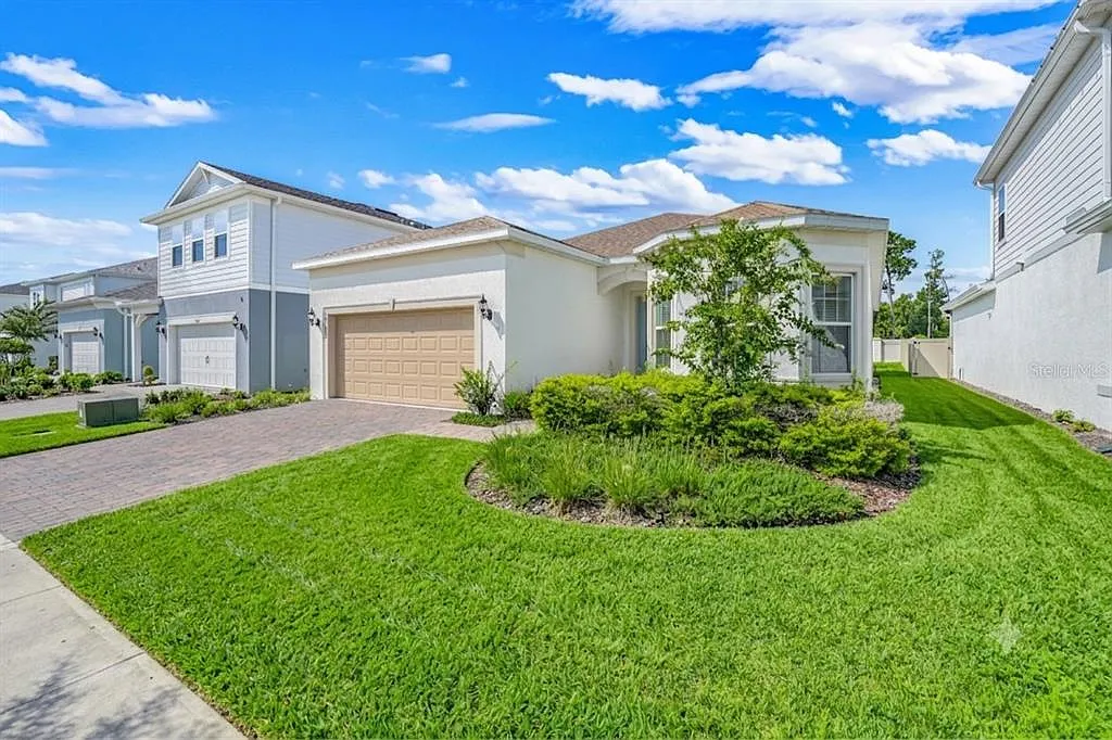 3 bed, 3.0 bath, 2258 sqft, $4,150 — Photo 2