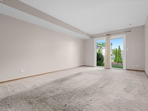 3rd image of 194 Duxbury Ct APT C
