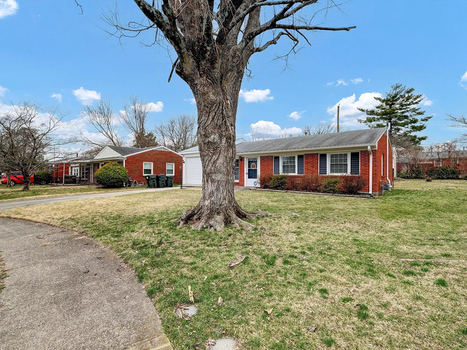 3 bed, 925 sqft, $2,000 — Photo 2