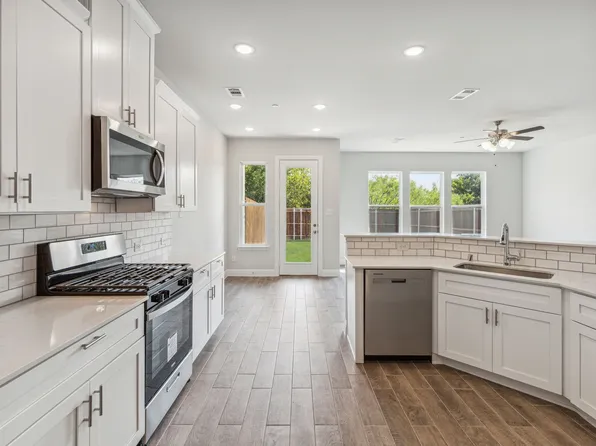 552 Hutchinson Ln, Lewisville, TX 75077