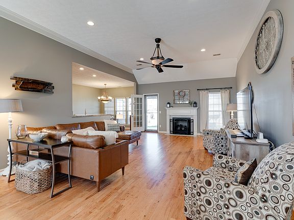 3rd image of 1038 Notting Hill Dr
