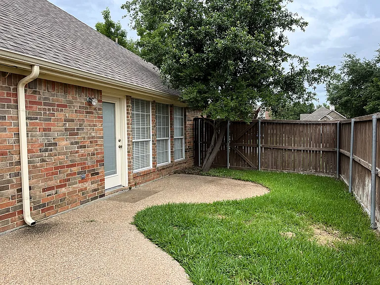 312 Moss Hill Rd — Photo 3