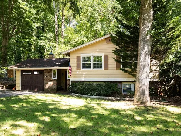 307 Nutwood Cir, Jamestown, NC 27282