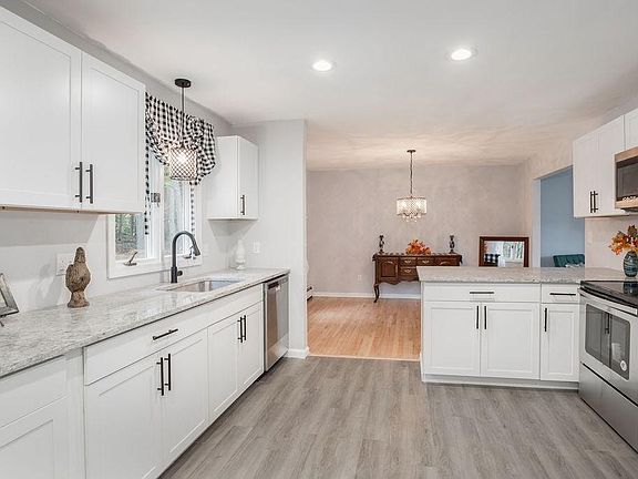 4th image of 2501 Country Ln