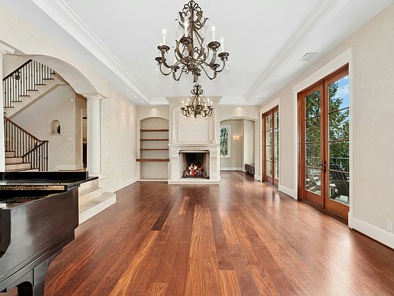 3rd image of 11601 Holmes Point Dr NE