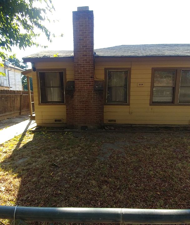 1st image of 224 E Ellis St