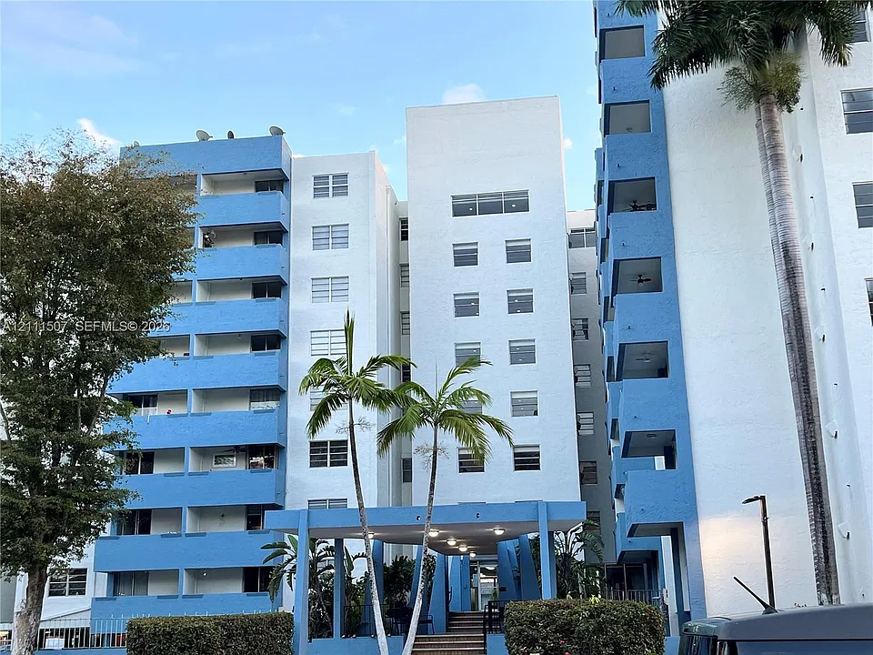 5050 NW 7th St #Penthouse 8