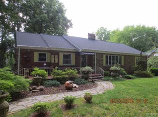 609 1st Ave N, Conover, NC 28613