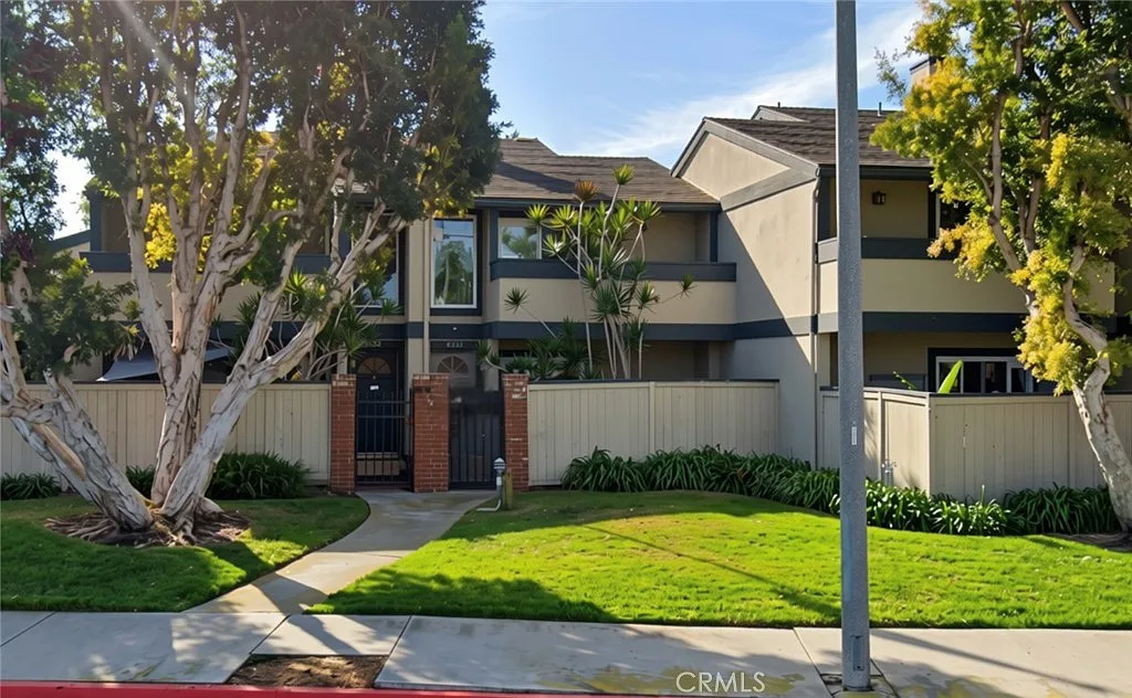 2 bed, 2.5 bath, 1272 sqft, $3,500 — Photo 1