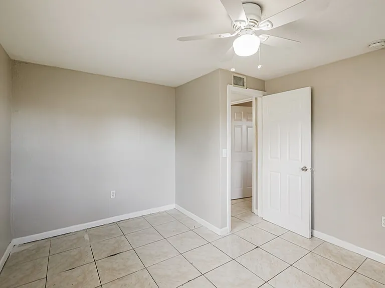 2418 SW 6th Ct — Photo 12