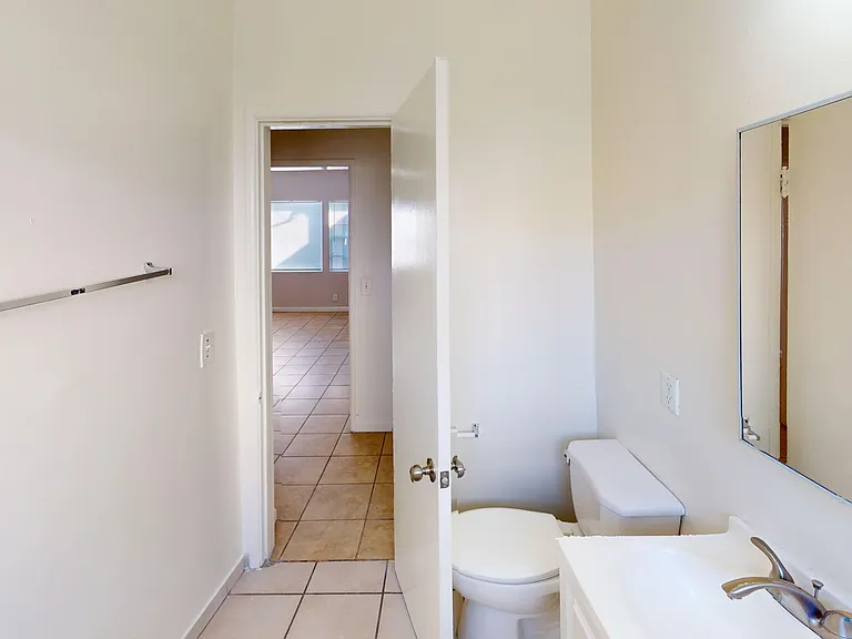 4th Street Apartments...Gorgeous Newly Remodeled Apartments...Great Location! CALL NOW! — Photo 15