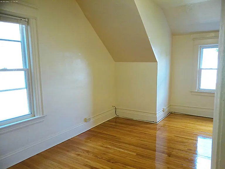 2406 E Genesee St — Photo 11