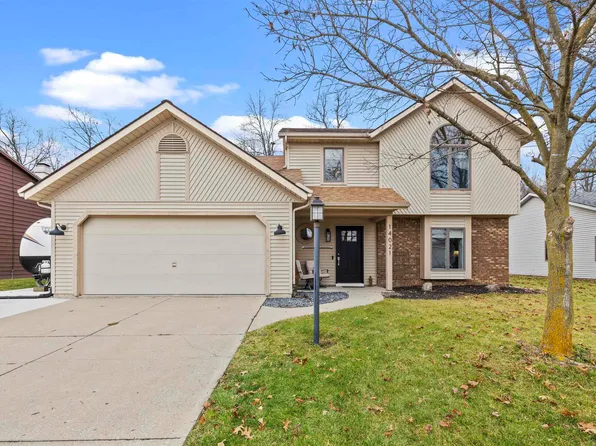 14021 Maple Dr, Grabill, IN 46741