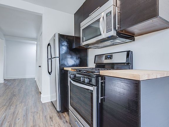 3rd image of 826 E Warrington Ave #2