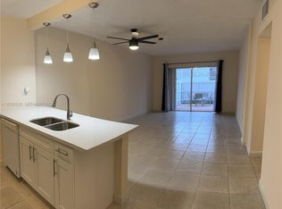 10900 SW 104th St APT 118, Miami, FL 33176