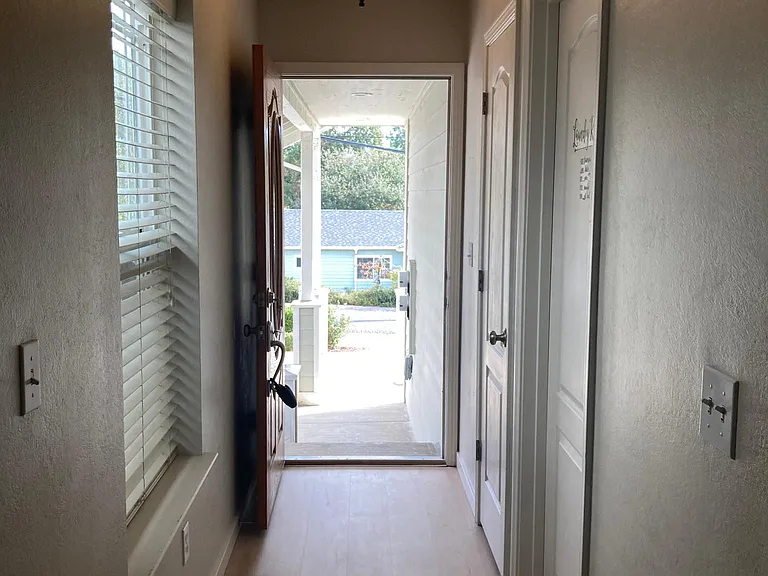 1245 Hartley St — Photo 4