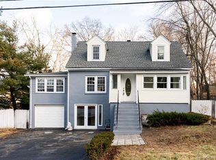 20 McKenzie Ave, Wallingford, CT 06492