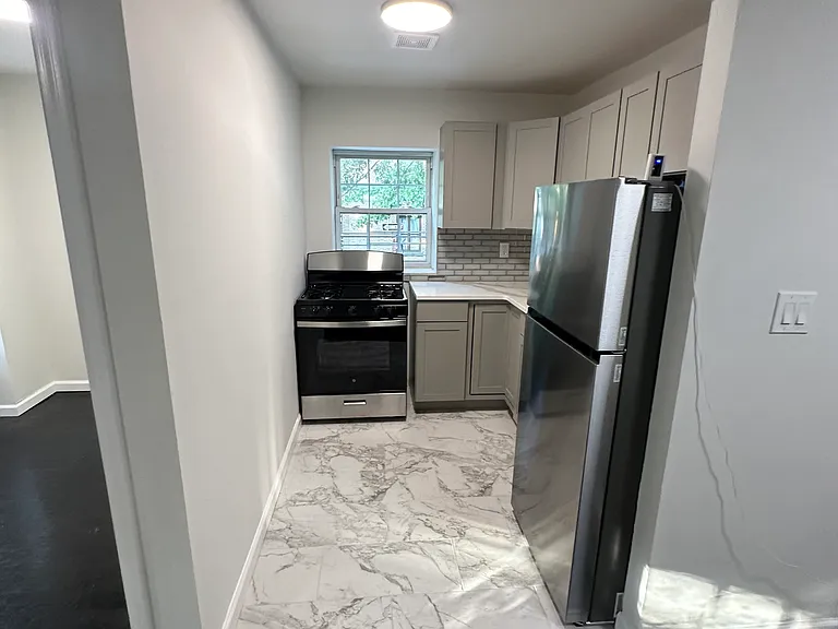 1358 University Ave #2 — Photo 3