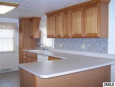 2nd image of 124 E Grove Ave