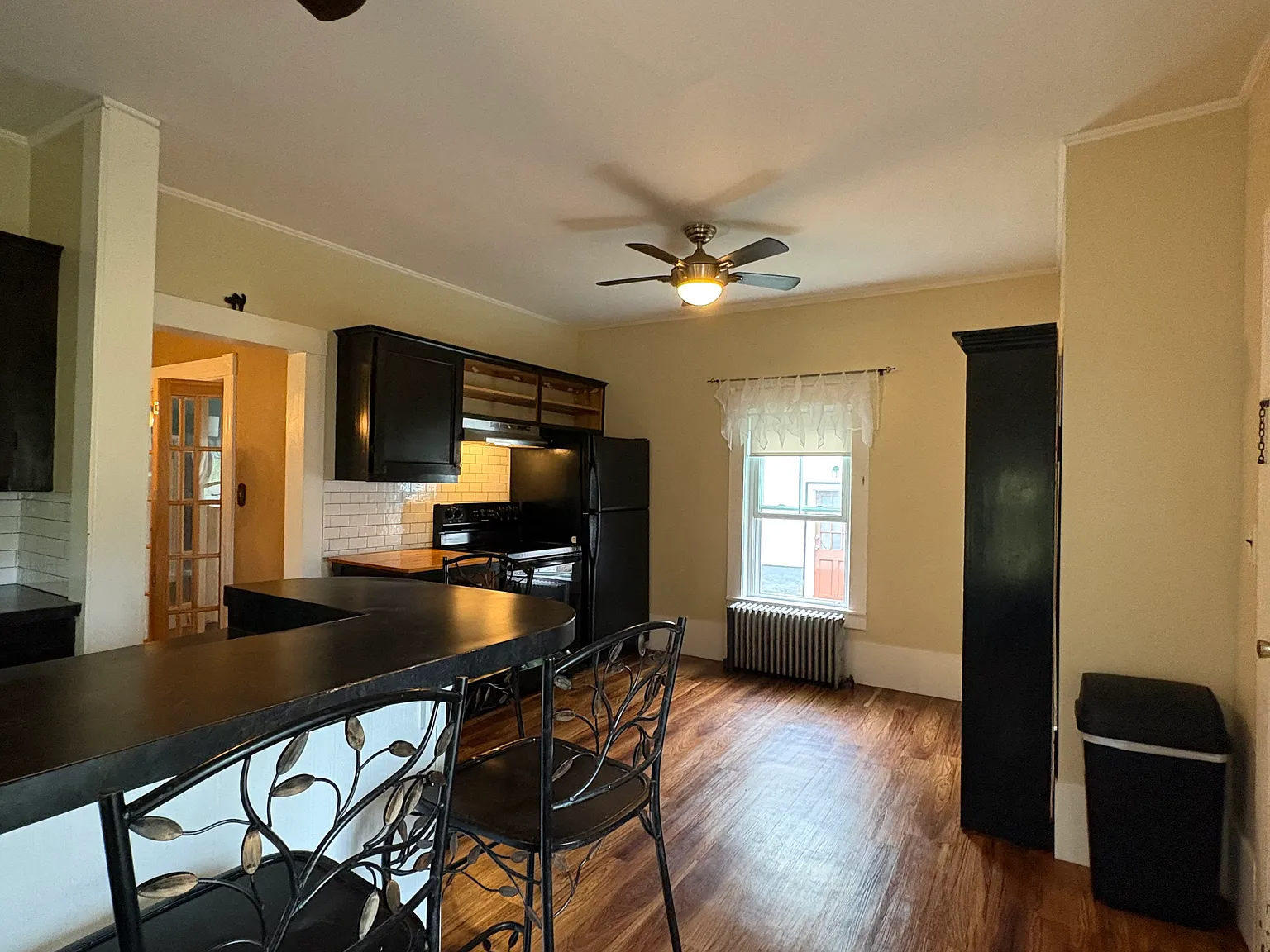 3 bed, 1300 sqft, $2,950 — Photo 3